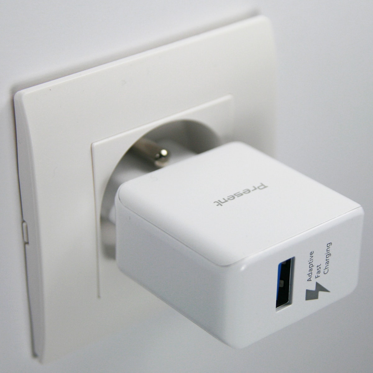 Chargeur USB secteur de 2A charge rapide pour téléphone mobile, tablettes, etc...