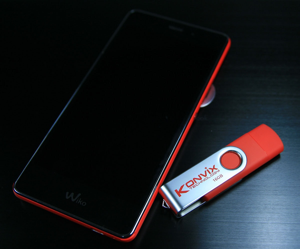 Clé USB 2 en 1 Konvix 16 Go rouge