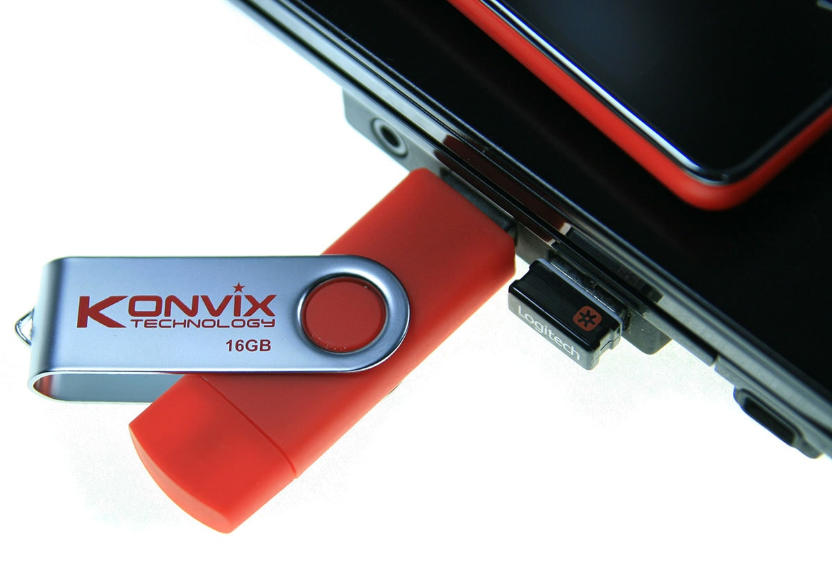 Clé USB 2 en 1 Konvix 16 Go rouge